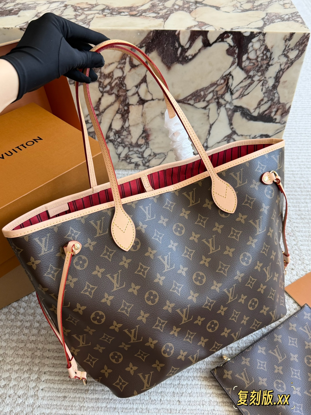 LV Monogram Handbag Detachable Strap Zipper Closure